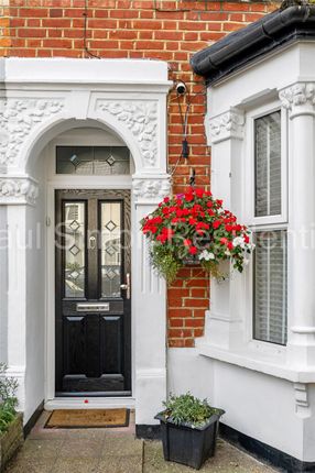 Terraced house for sale in Roslyn Road, London