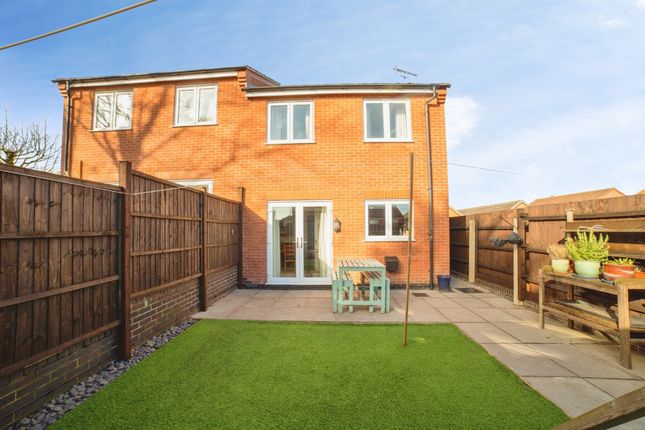 19, Leander Close, SUTTON-IN-ASHFIELD photo 2
