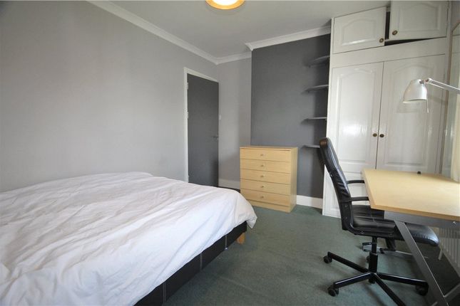 Room 3, 8, Queens Road, Egham photo 5
