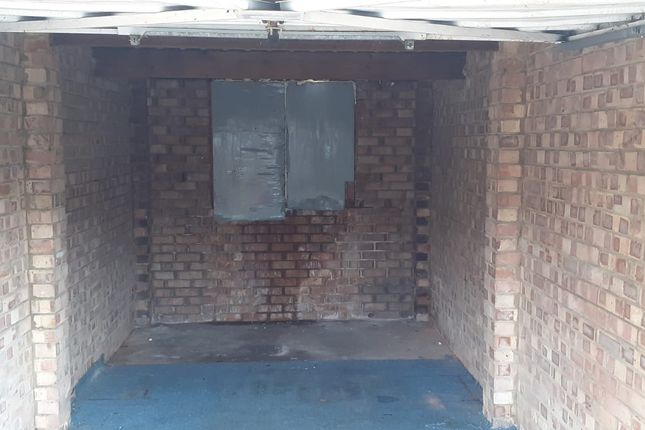 Parking/garage for sale in Cloisters Road, Luton