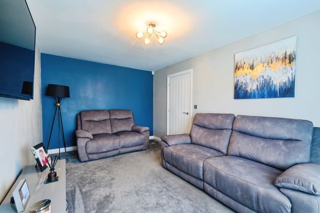 2, Verdant Green Close, Manchester photo 4