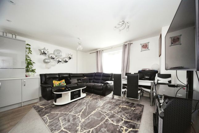 Flat 8, Boater Court, Bongrace Walk, Luton photo 3