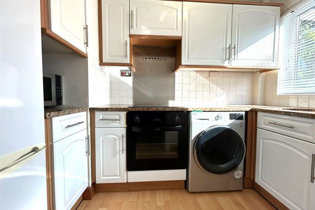 48, Juniper, Bracknell photo 3