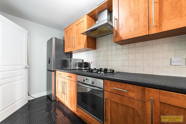 Flat to rent in Spacious Apartment, Clearwater Village, Darwen