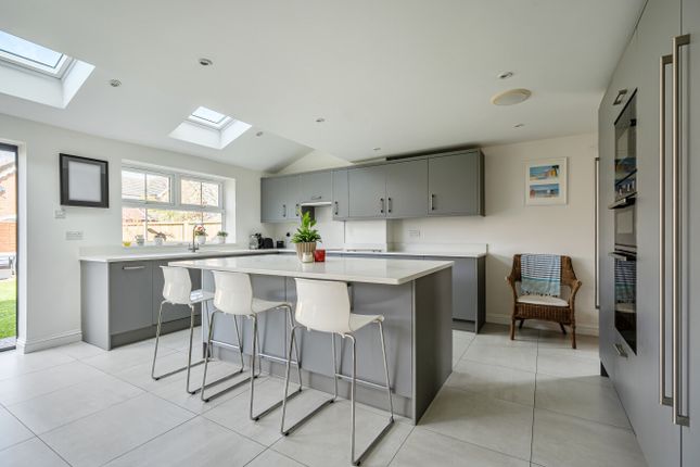 24, Birch Close, Winchester photo 2