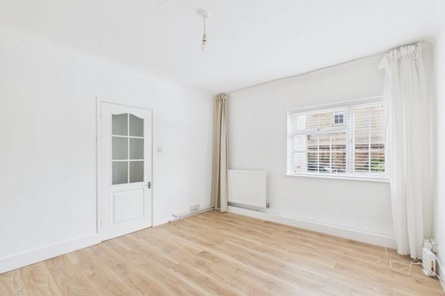 2 Byron Court Great Northern Street, Huntingdon photo 2