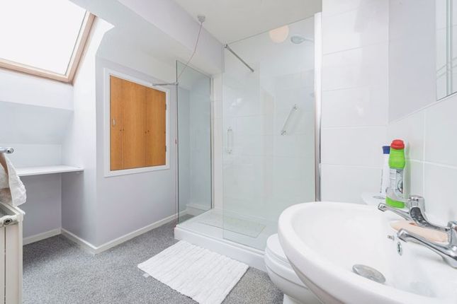 Flat for sale in Highfield Court, Reading