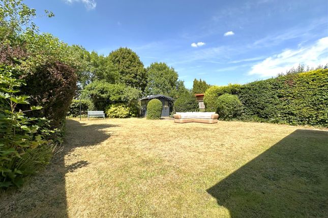 Generous &amp; Private Garden 169