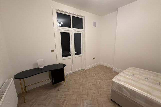 104, Goldsmith Avenue, London photo 5