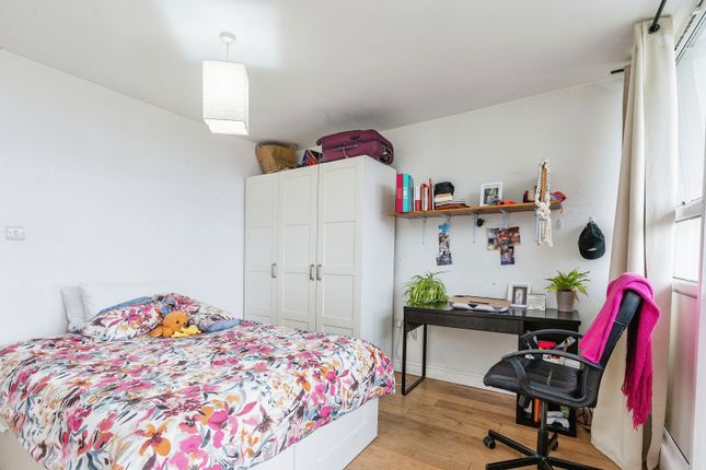 Flat for sale in Clarence Gardens, London