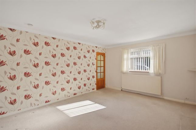 2, Farnsworth Court, Chesterfield photo 2