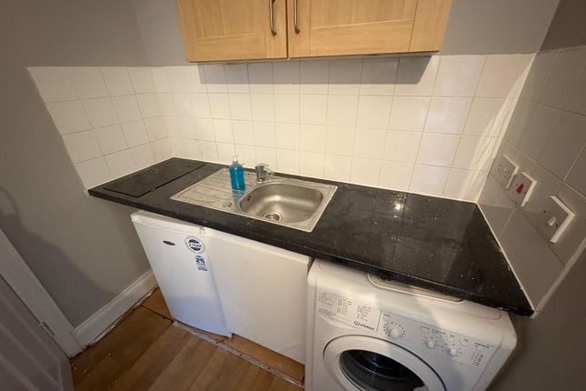 Flat 3, 9, Cranley Gardens, ARR, London photo 3