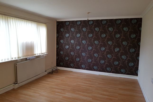 Town house to rent in Longbeck Way, Thornaby, Stockton-On-Tees