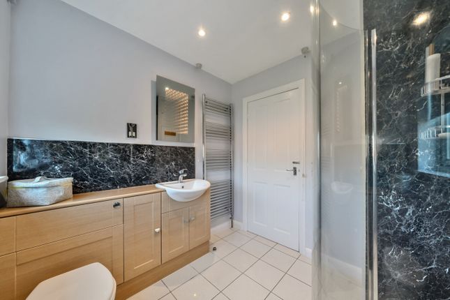 Ewemove Harrogate Shower Room