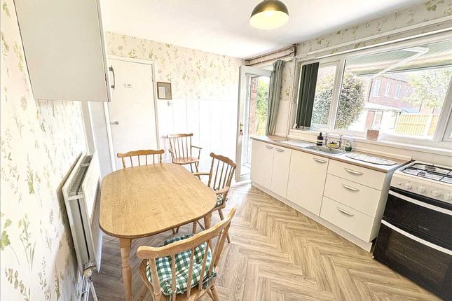 40, Beacon Drive, Kirkby In Ashfield photo 3