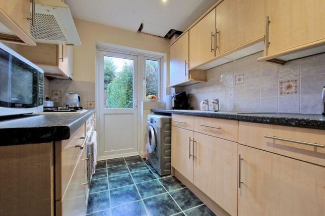Frensham Close, Banbury photo 2