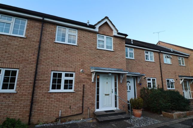 3-bed house on Monarchs Way, Middlesex, £2,250/mo