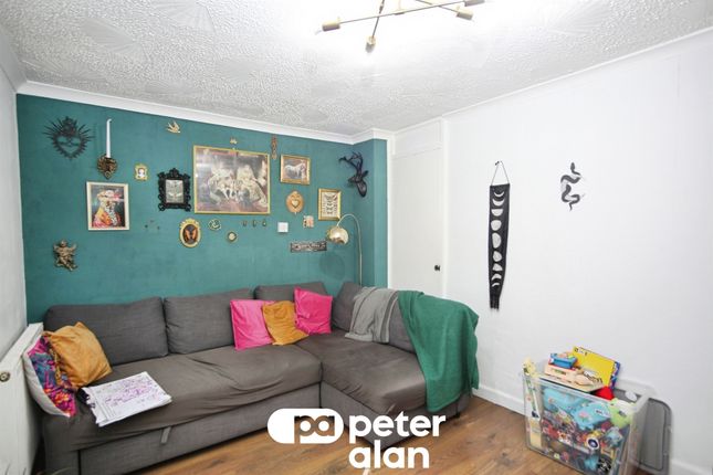 2, Valley View, Newport photo 3