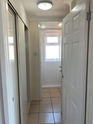 71, Windsor Gardens, Huntingdon photo 4