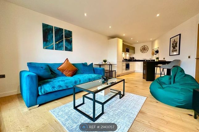 Flat to rent in Candle House, Leeds