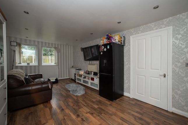 4 & 8 Yew Tree Mews, Bradford Road, Wakefield photo 5