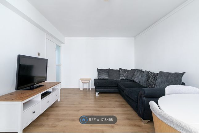 Flat to rent in Gilbert House, London