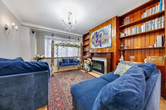 4, Chadwell Avenue, Romford photo 2