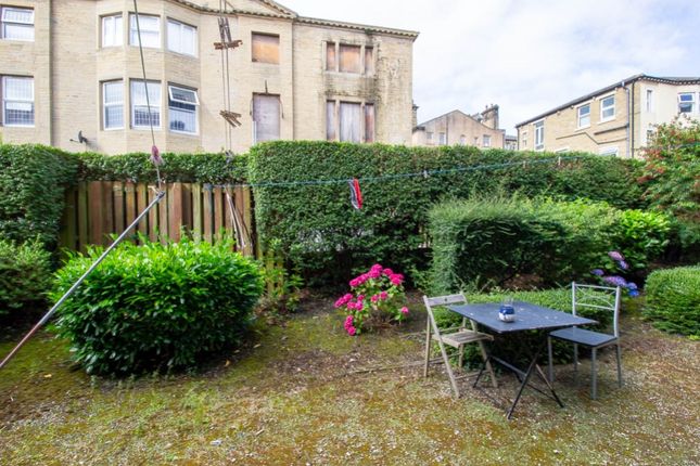 Thumbnail Terraced house for sale in Kings Court, Halifax