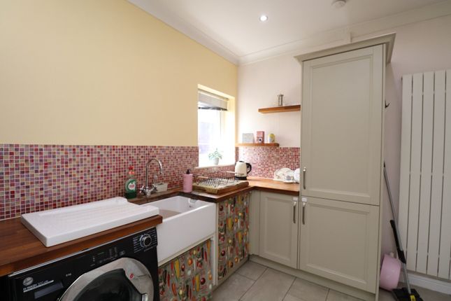 33, Swinnow Drive, West Yorkshire photo 5