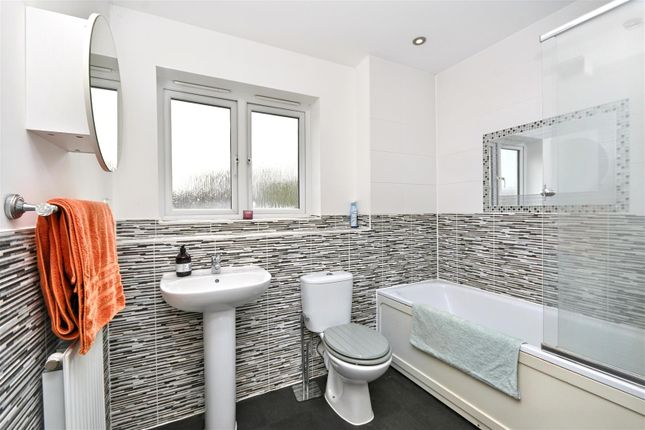 88, Kensington Way, Polegate photo 4