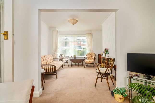 12 Beechwood Avenue, Drighlington photo 3
