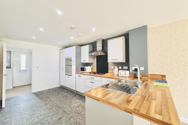 70, Wood Street, Patchway photo 2