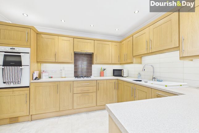 1 Braunton Avenue, Stafford photo 3