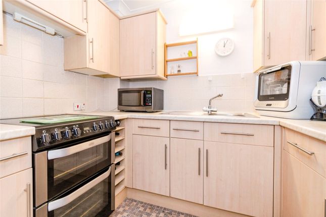 19, Chestnut Court (Southampton), Southampton photo 2