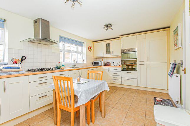 21, Cleburne Close, Wellingborough photo 2