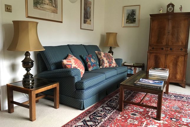 2, Chartwell Drive, Farnborough Village photo 4