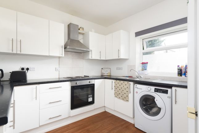 9 Teddington Close, Canterbury, Kent photo 3