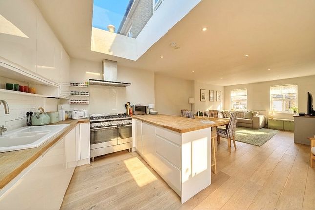 2, Timothy Close, London photo 4