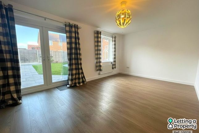 37, Waterton Way, Leamington Spa photo 3