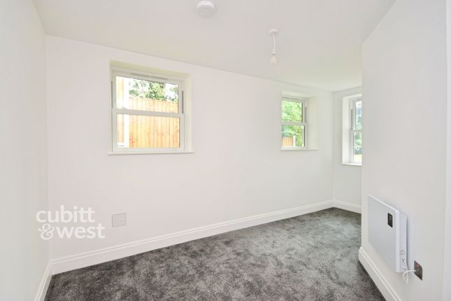 2, 11, Hartley Old Road, Purley photo 2