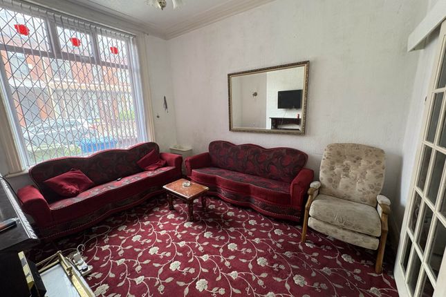 26, Hillside Avenue, Oldham photo 3