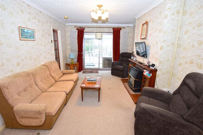 2, Edwards Close, Wigmore photo 2