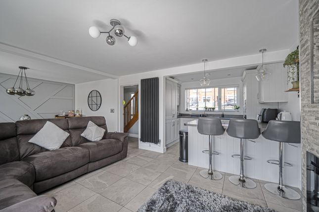 35, Pen-y-Mynydd, Bridgend photo 4