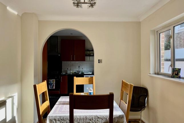 40, Goldstone Way, Hove photo 3