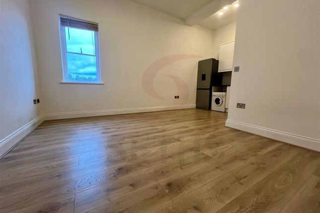 Flat for sale in Grosvenor Gate, Humberstone, Leicester
