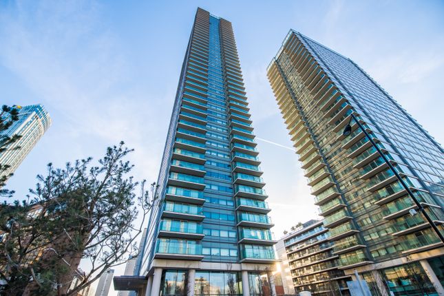 Flat to rent in Landmark West Tower, 22 Marsh Wall, London