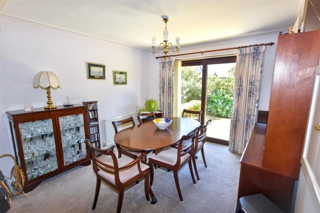 30, Tehidy Close, Camborne photo 4