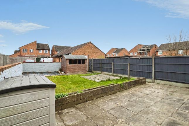 26, Chalgrove Field, Swindon photo 2