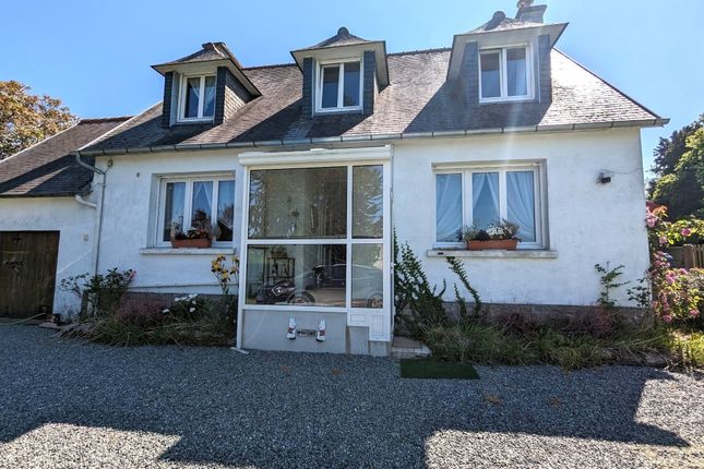 Detached house for sale in 22780 Loguivy-Plougras, Côtes-D'armor, Brittany, France
