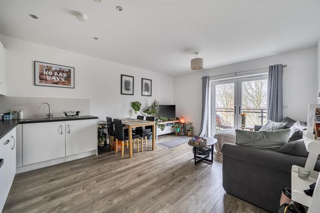 52, Edrich Grange, Crowthorne photo 4